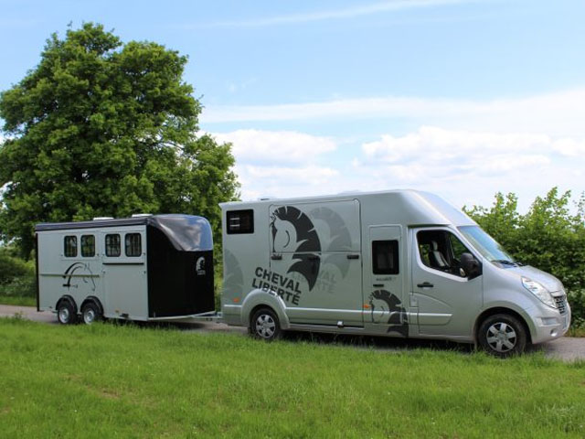 Cheval Liberte Herringbone horse trailer for sale