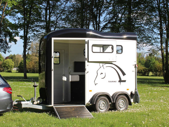 Cheval Liberte Touring One single horse trailer