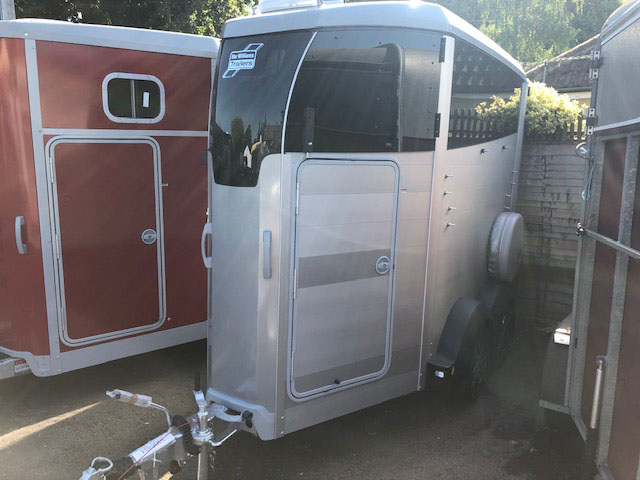 Ifor Williams HBX403 horse box in silver