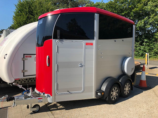 Ifor Williams HBX506 horse box in red